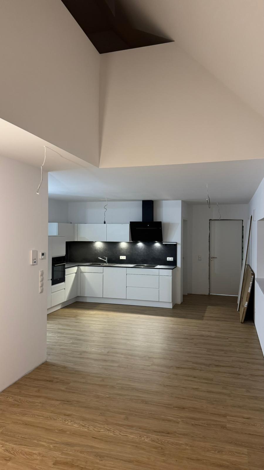 Moderne Küche nach Bauendreinigung