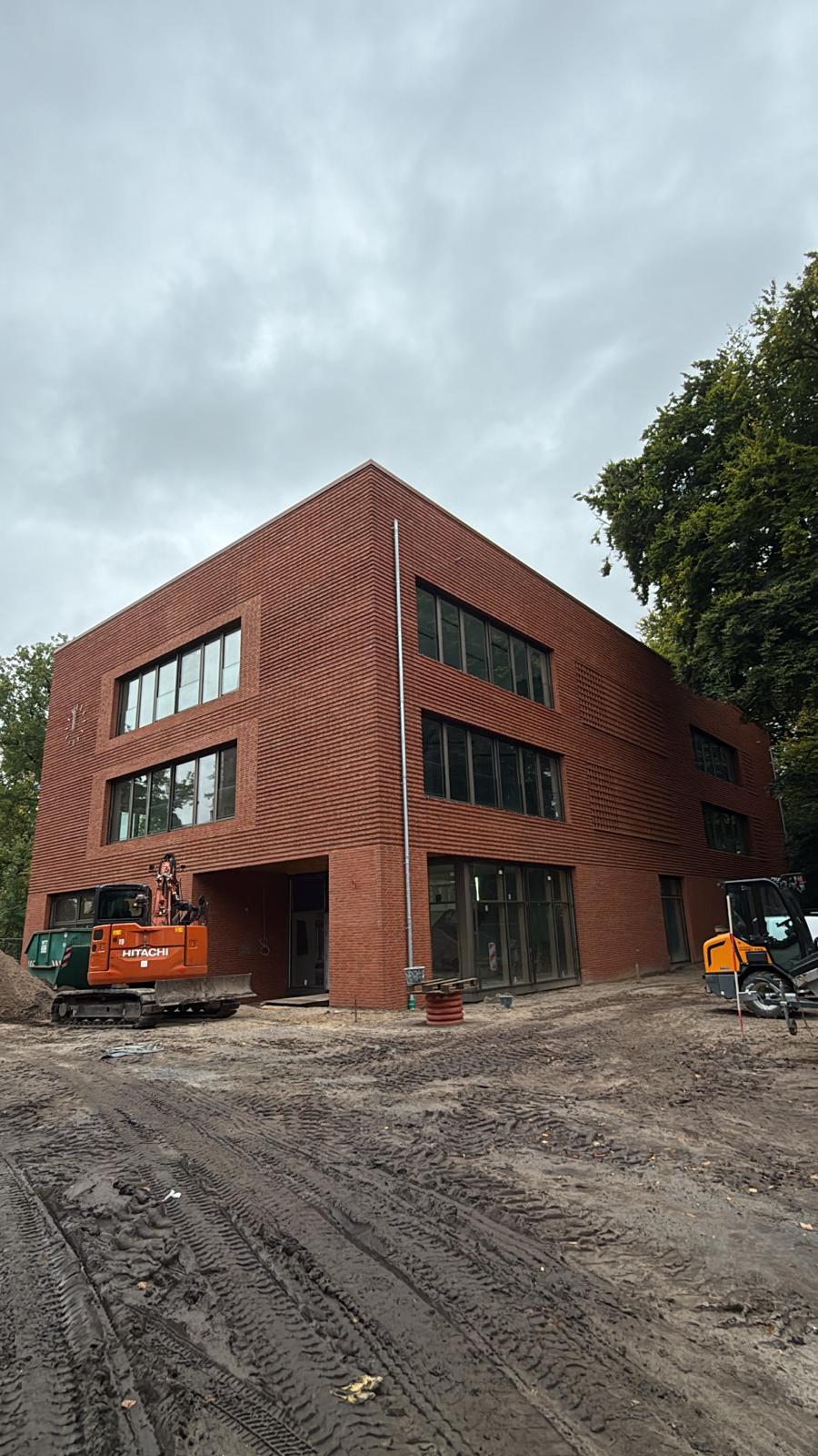 CrystalClean Mitarbeiter bei der Fensterreinigung